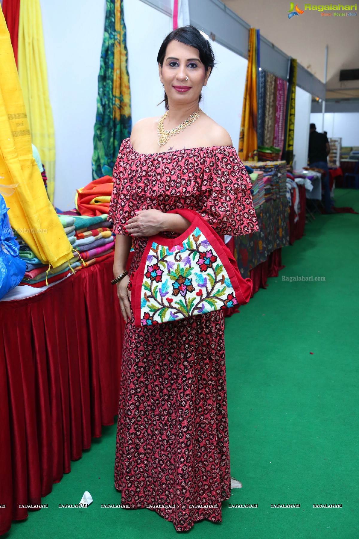 Ruchika Sharma launches Silk & Cotton Expo at Sri Satya Sai Nigamagamam
