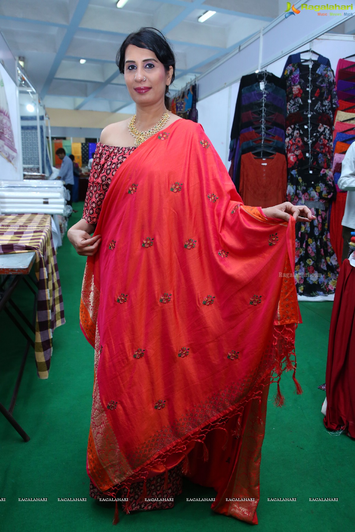 Ruchika Sharma launches Silk & Cotton Expo at Sri Satya Sai Nigamagamam