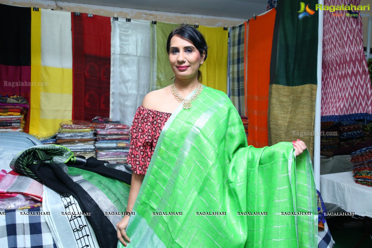 Ruchika Sharma launches Silk & Cotton Expo at Sri Satya Sai Nigamagamam