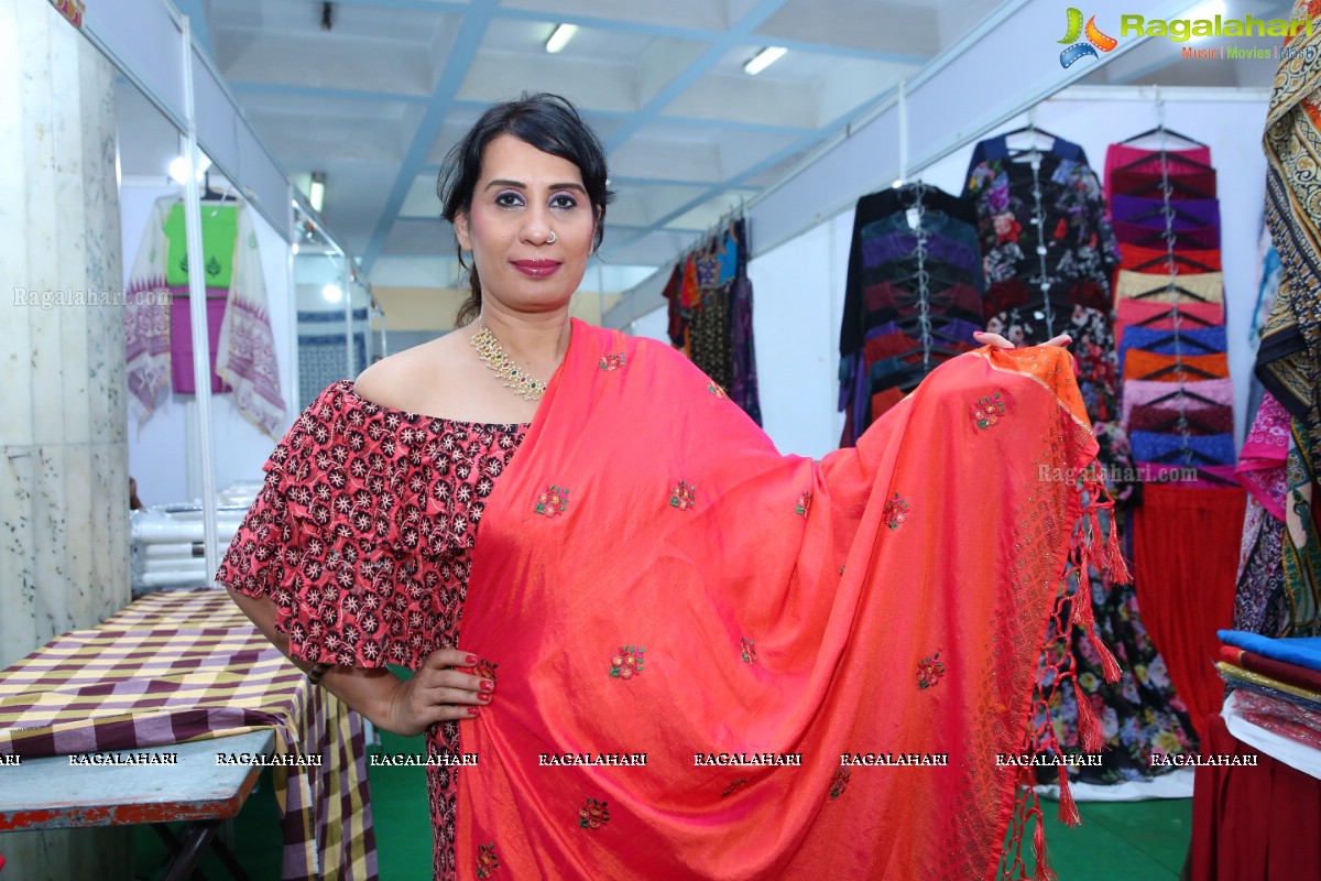 Ruchika Sharma launches Silk & Cotton Expo at Sri Satya Sai Nigamagamam