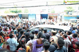 Anupama Parameshwaran at Kukatpally Kancheepuram VRK Silks