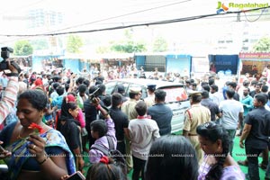 Anupama Parameshwaran at Kukatpally Kancheepuram VRK Silks