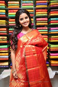 Anupama Parameshwaran at Kukatpally Kancheepuram VRK Silks