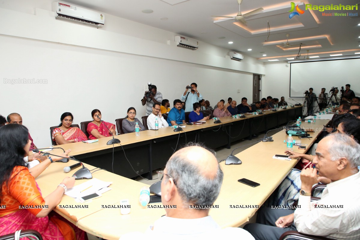 Ms. Karuna Gopal Hosts Roundtable Discussion on Defeat Dengue at Institution of Engineers, Khairatabad