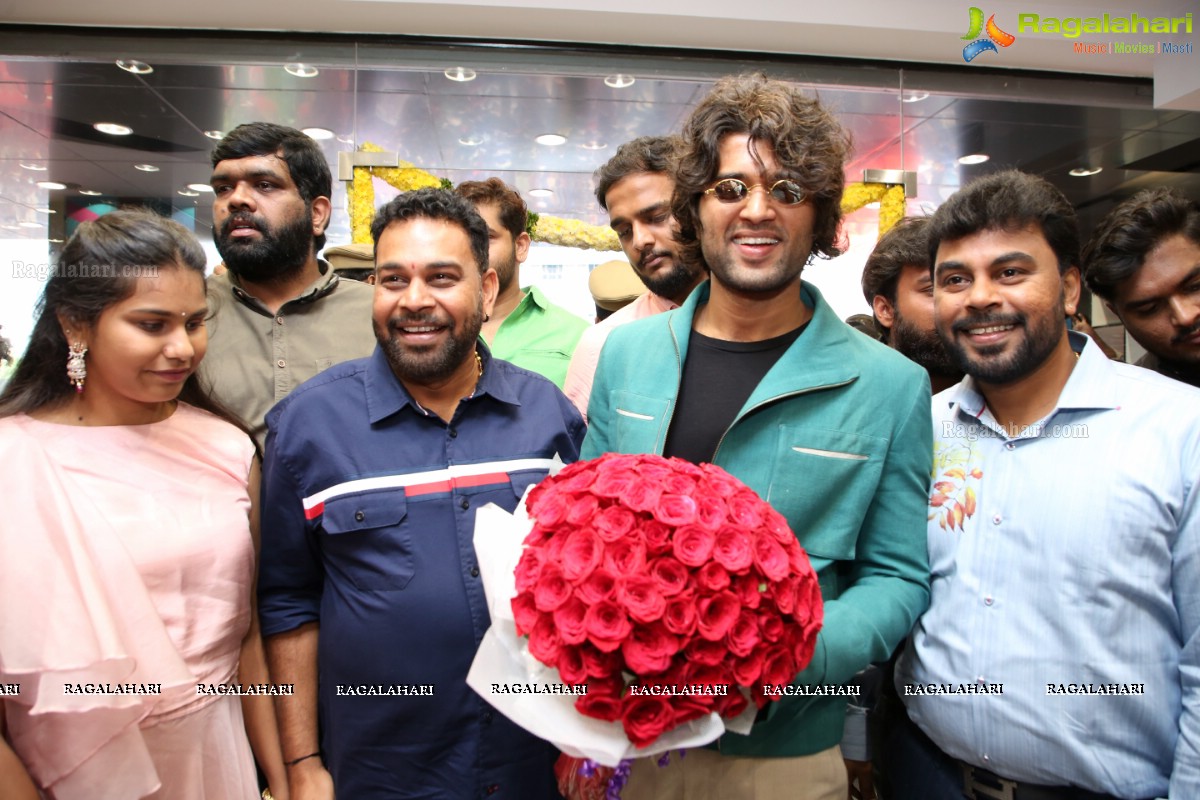 Vijay Devarakonda Inaugurated KLM Fashion Mall at AS Rao Nagar  