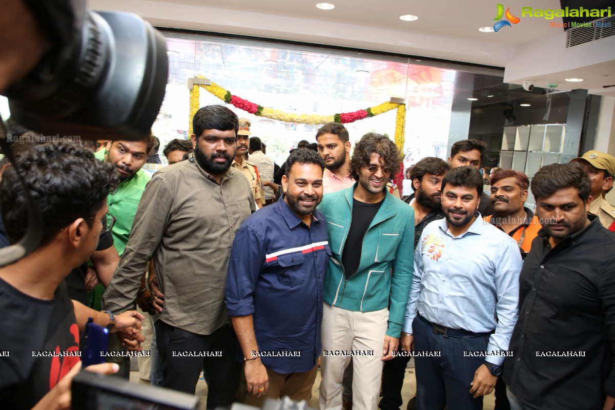 Vijay Devarakonda Inaugurated KLM Fashion Mall at AS Rao Nagar  