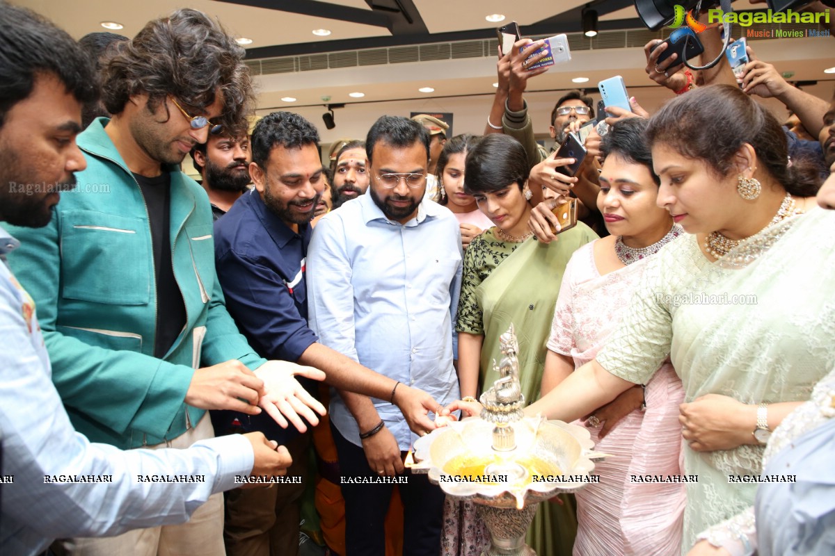 Vijay Devarakonda Inaugurated KLM Fashion Mall at AS Rao Nagar  