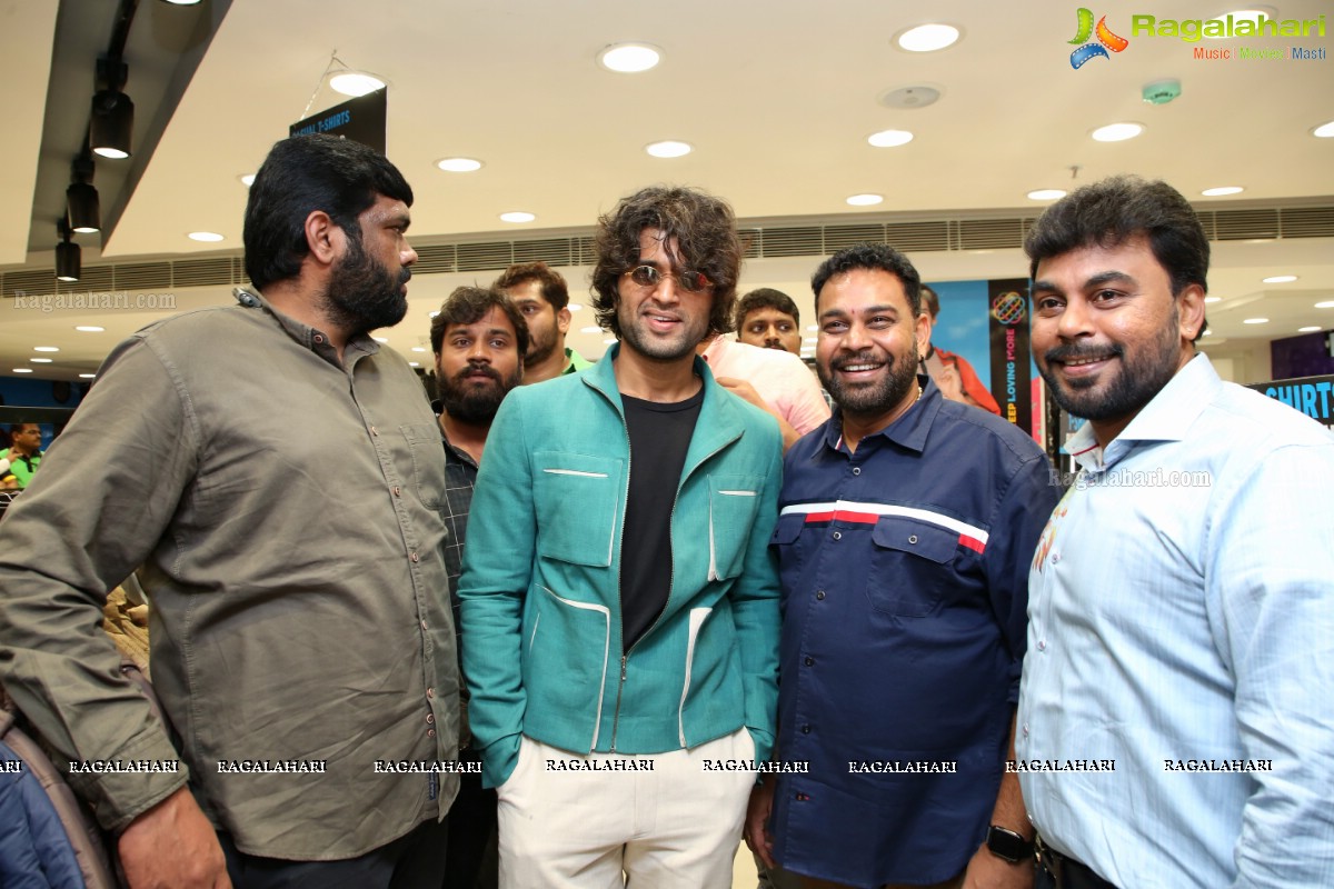 Vijay Devarakonda Inaugurated KLM Fashion Mall at AS Rao Nagar  