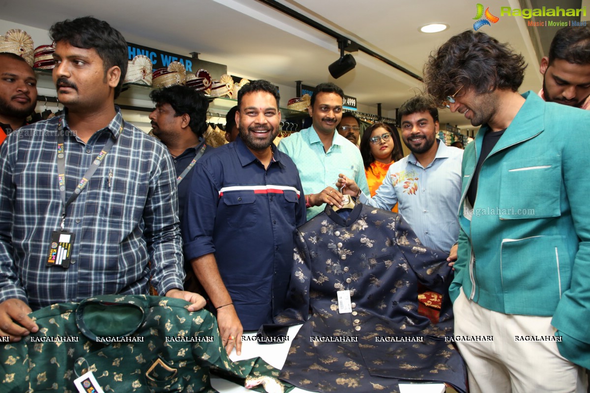 Vijay Devarakonda Inaugurated KLM Fashion Mall at AS Rao Nagar  