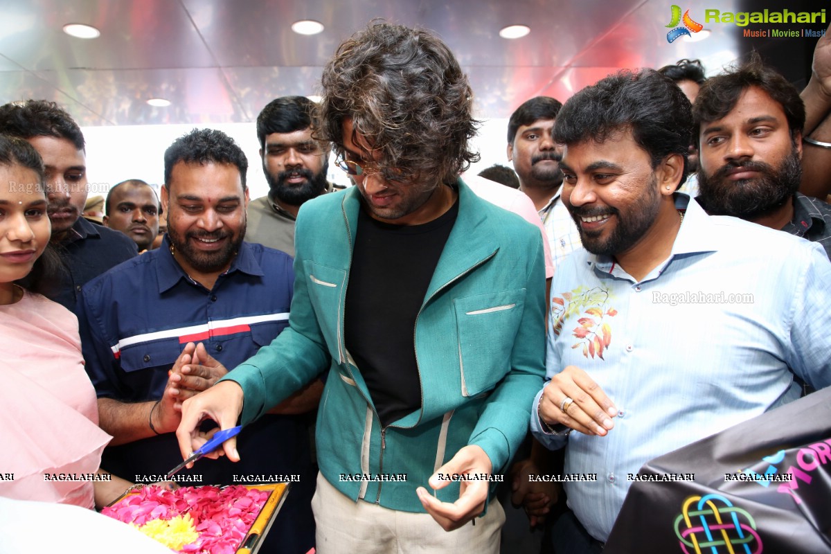 Vijay Devarakonda Inaugurated KLM Fashion Mall at AS Rao Nagar  