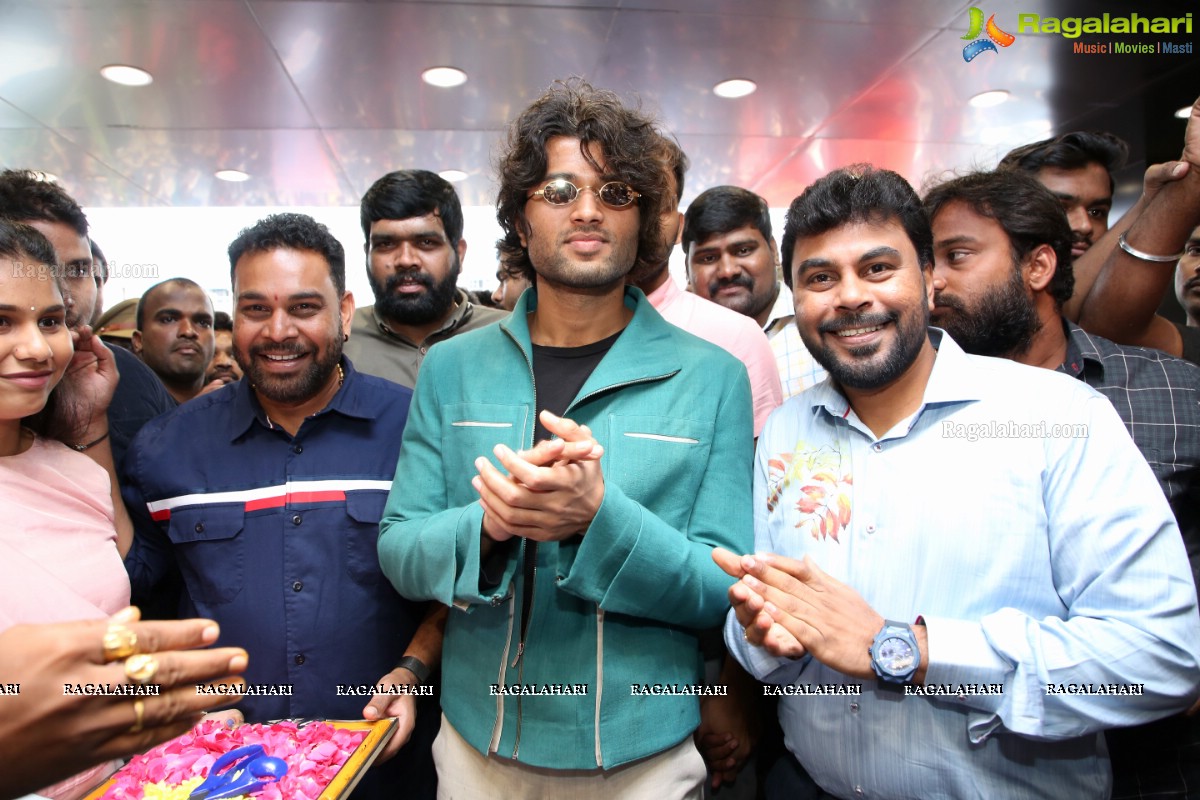 Vijay Devarakonda Inaugurated KLM Fashion Mall at AS Rao Nagar  