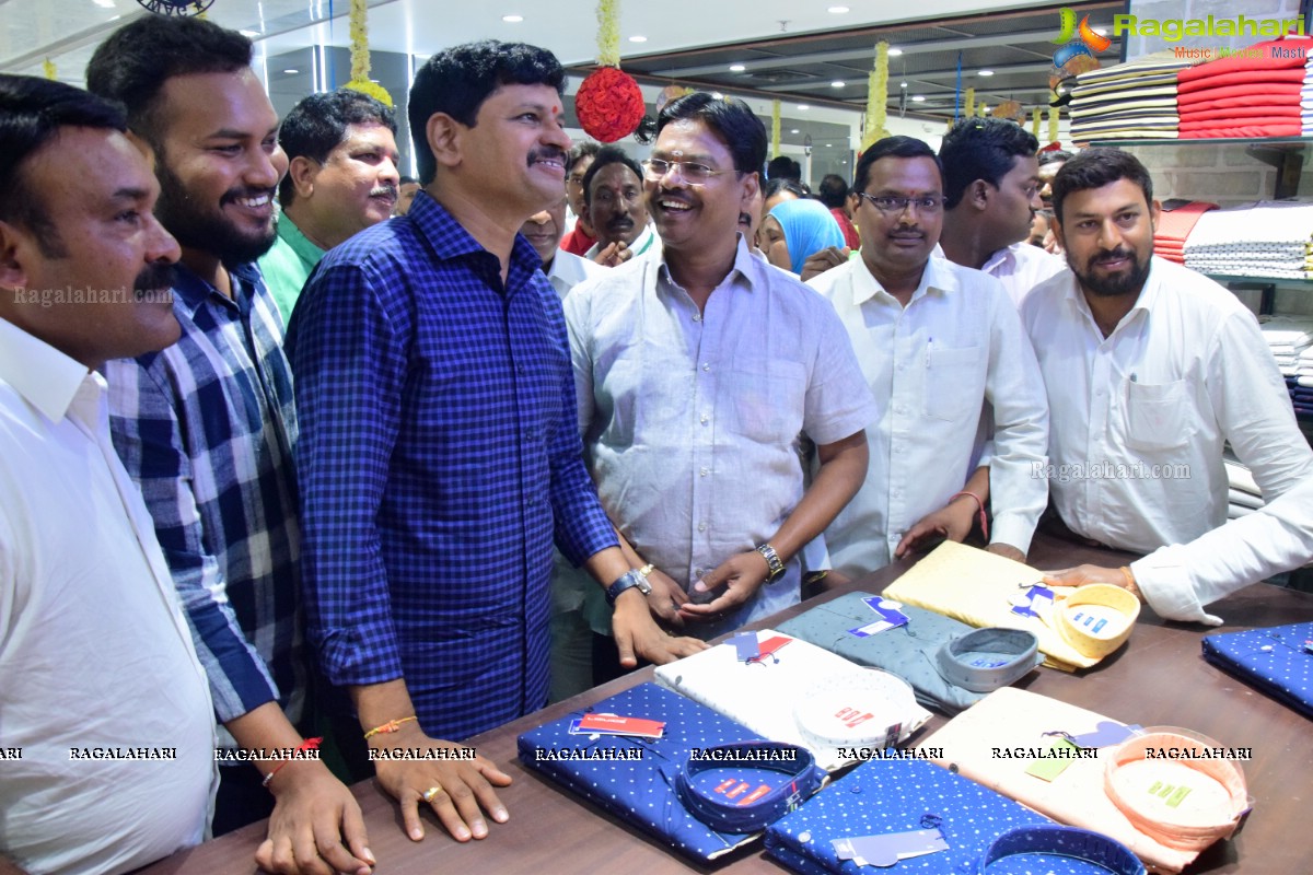 Maangalya Shopping Mall Launches Its New Showroom at Kukatpally