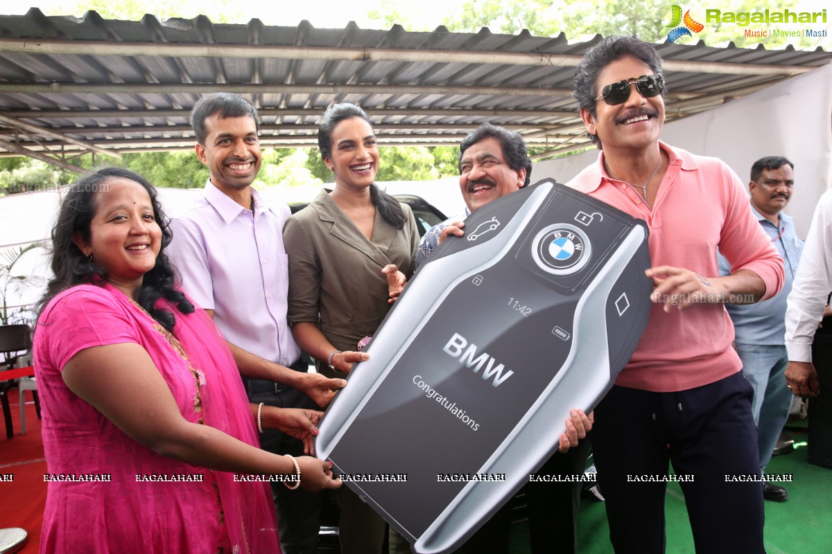 P V Sindhu Receives a BMW Car by V Chamundeswara Nath