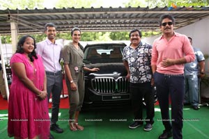 P V Sindhu Receives a BMW Car by V Chamundeswara Nath