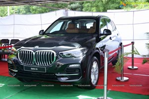 P V Sindhu Receives a BMW Car by V Chamundeswara Nath