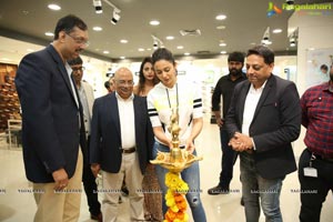 Reliance Retail Opens Its New Trends Footwear Store