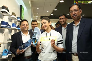 Reliance Retail Opens Its New Trends Footwear Store