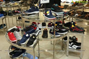 Reliance Retail Opens Its New Trends Footwear Store