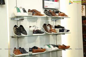 Reliance Retail Opens Its New Trends Footwear Store