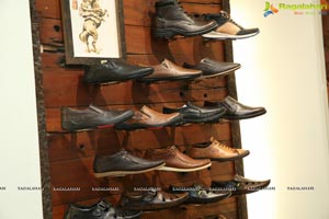 Reliance Retail Opens Its New Trends Footwear Store