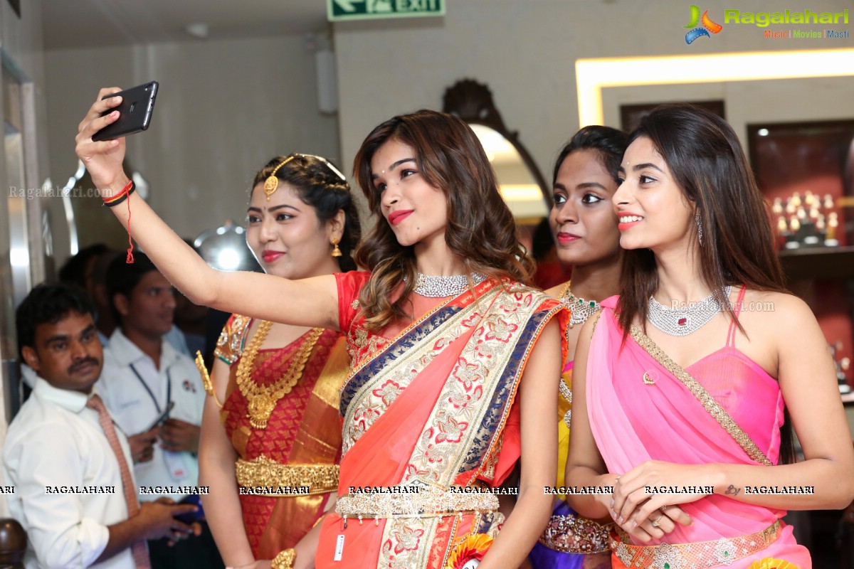 Tanishq Jewellery Showcases Latest Collection, Models Ramp Walk