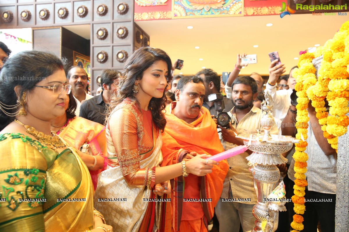  VRK Silks Launches Its New Showroom at Chandanagar