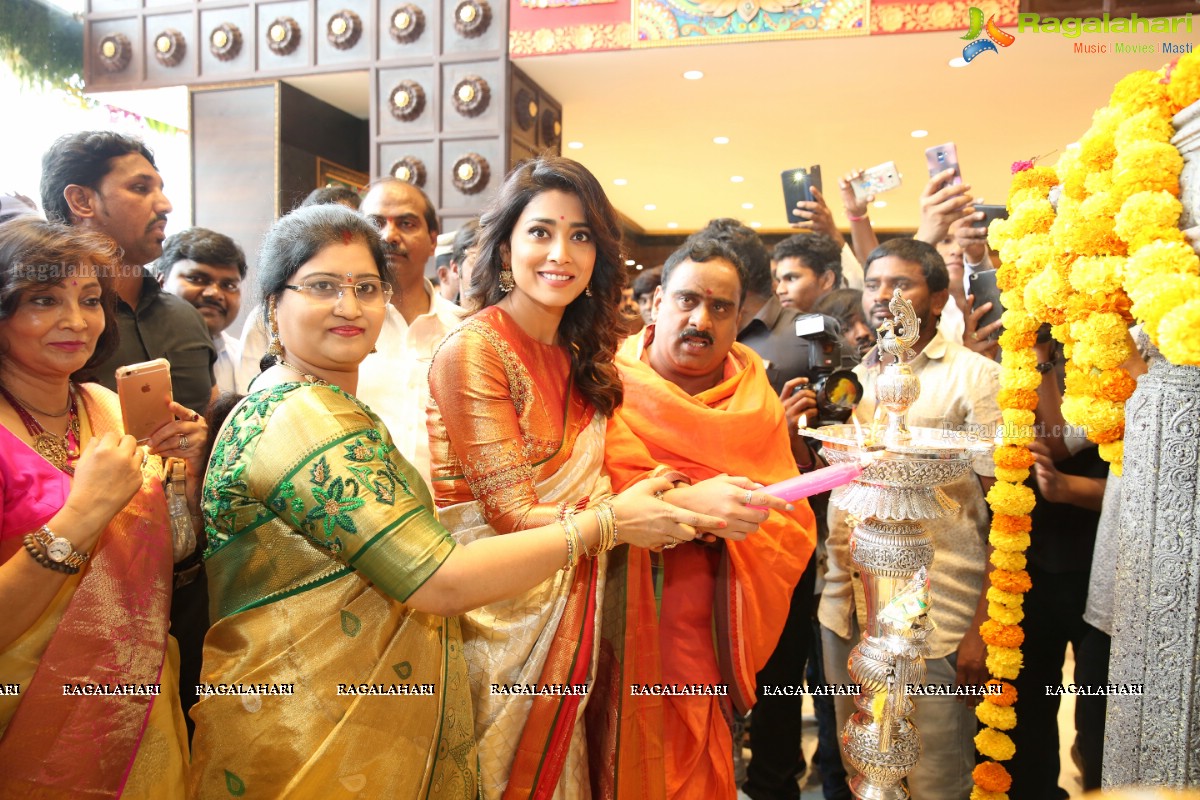  VRK Silks Launches Its New Showroom at Chandanagar