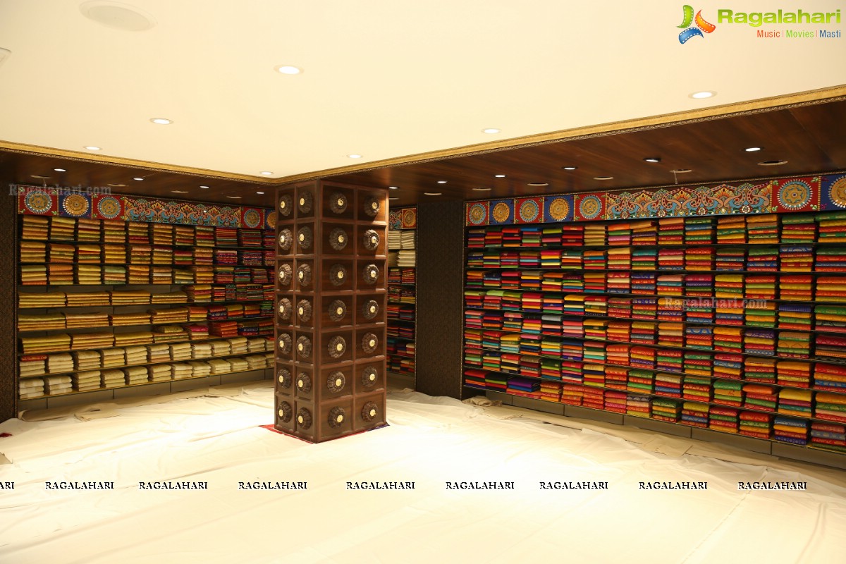  VRK Silks Launches Its New Showroom at Chandanagar