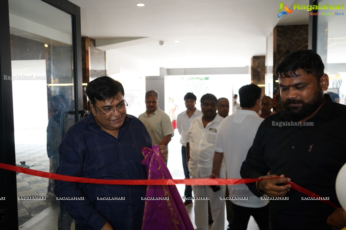 Vijay Devarakonda And Asian Cinemas Multiplex AVD Cinemas Launch At Mahabubnagar