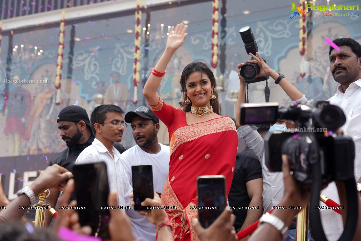 Keerthy Suresh Launches CMR Shopping Mall In Mancherial