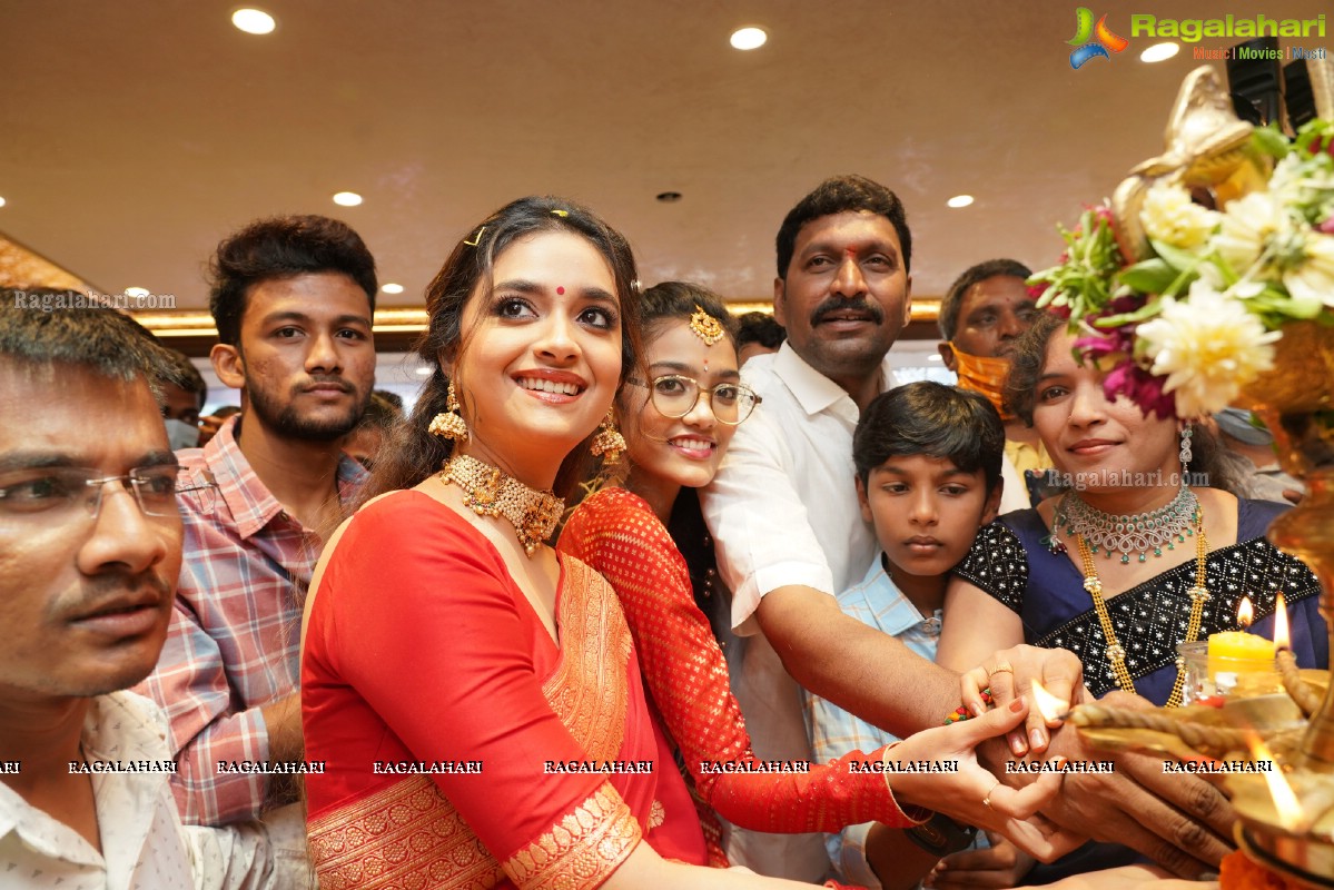 Keerthy Suresh Launches CMR Shopping Mall In Mancherial