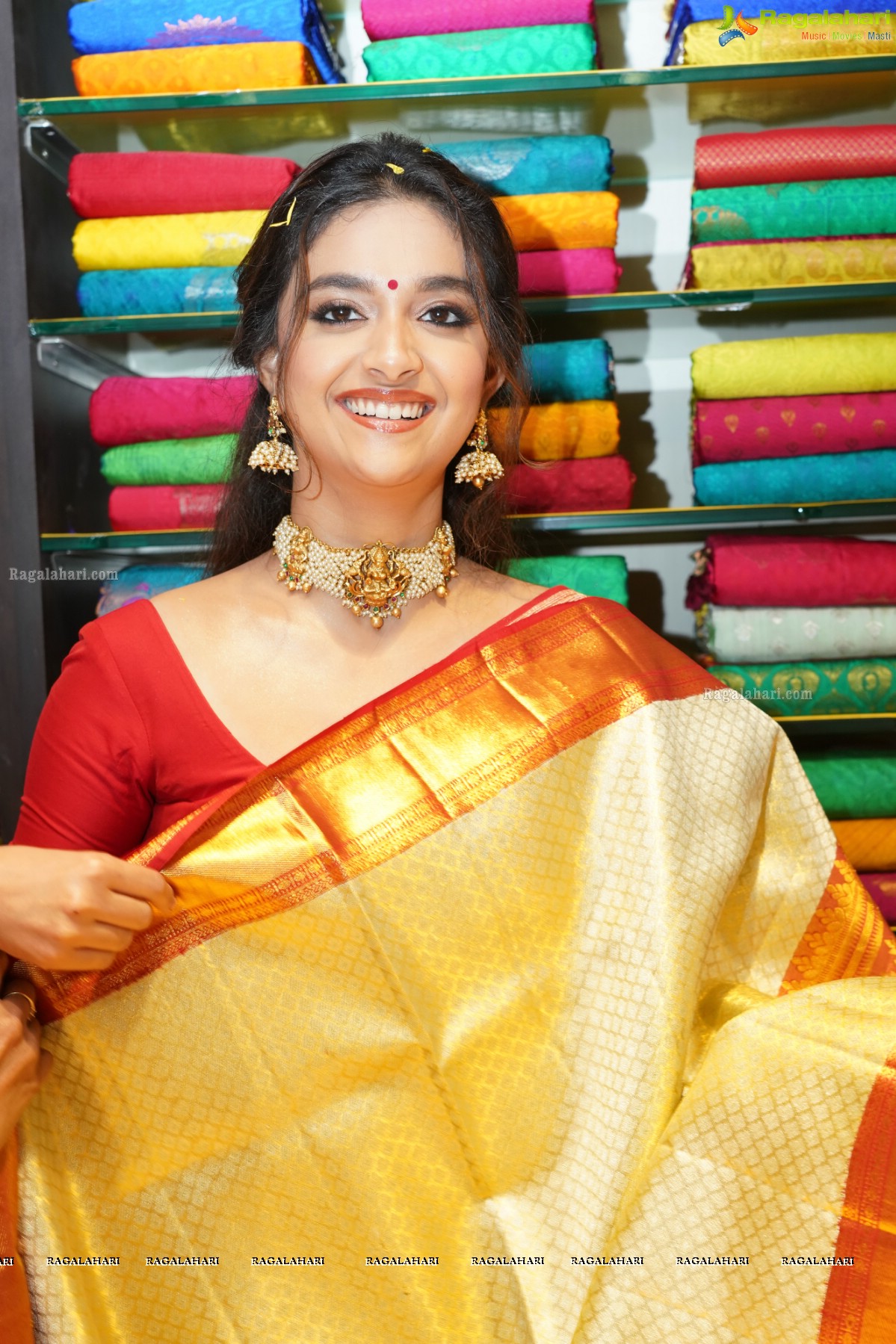 Keerthy Suresh Launches CMR Shopping Mall In Mancherial