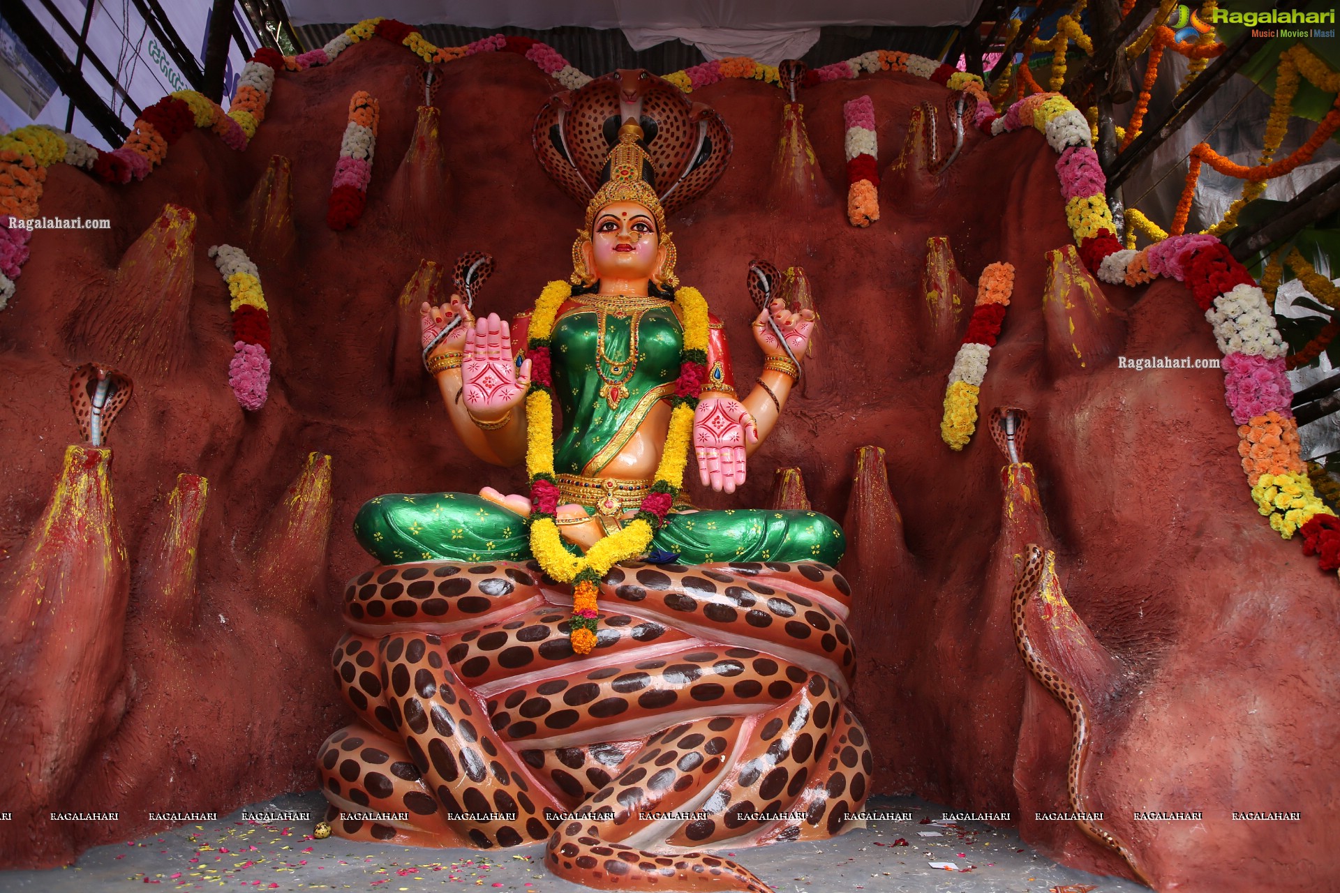 Khairatabad Ganesh 2021 as Shri Panchamuha Rudra Maha Ganapati with the idols Krishna Kali and Kala Nageshwari on Either Side