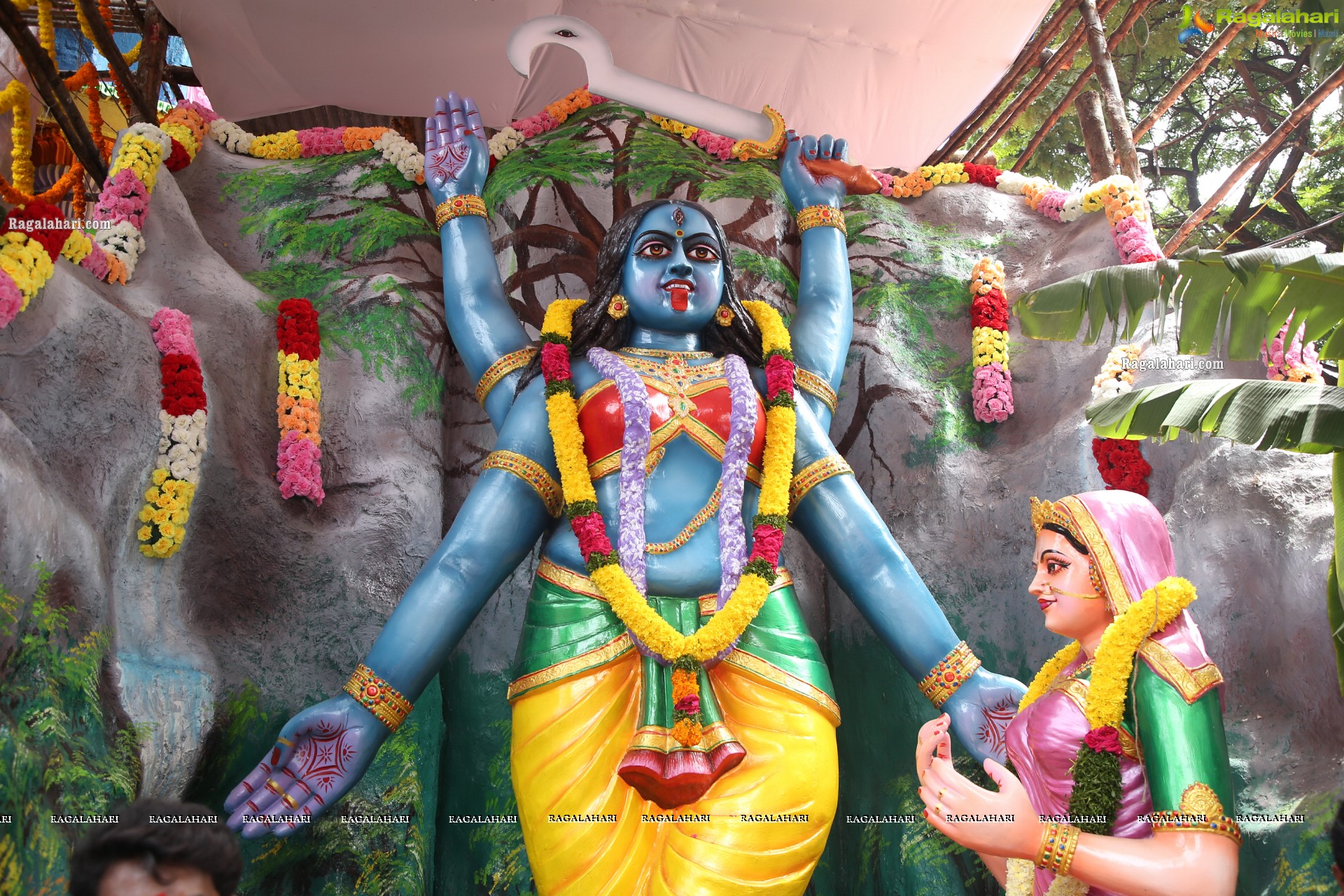 Khairatabad Ganesh 2021 as Shri Panchamuha Rudra Maha Ganapati with the idols Krishna Kali and Kala Nageshwari on Either Side