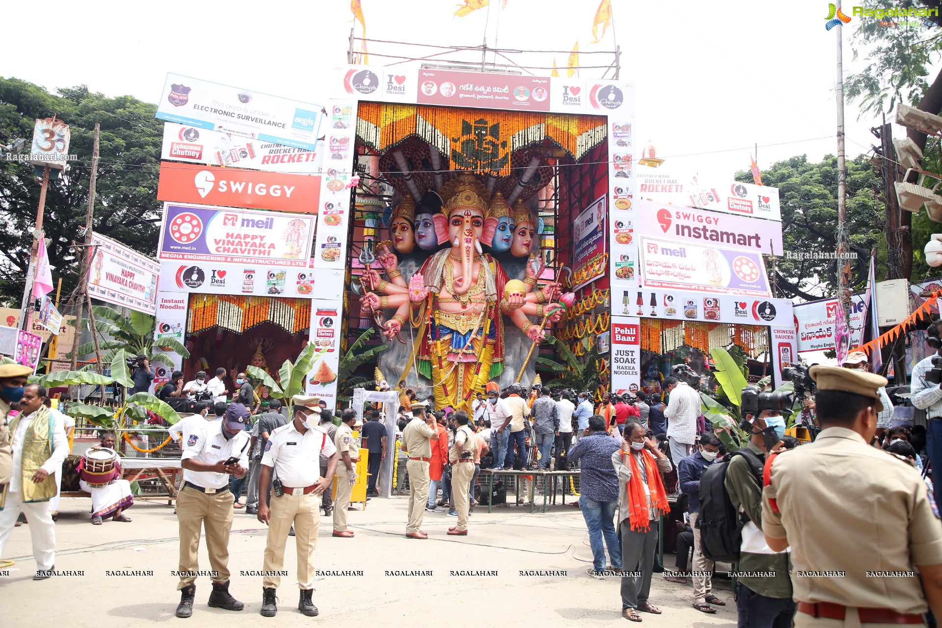 Khairatabad Ganesh 2021 as Shri Panchamuha Rudra Maha Ganapati with the idols Krishna Kali and Kala Nageshwari on Either Side