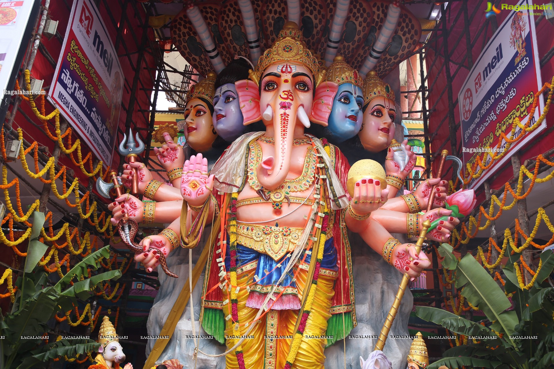 Khairatabad Ganesh 2021 as Shri Panchamuha Rudra Maha Ganapati with the idols Krishna Kali and Kala Nageshwari on Either Side