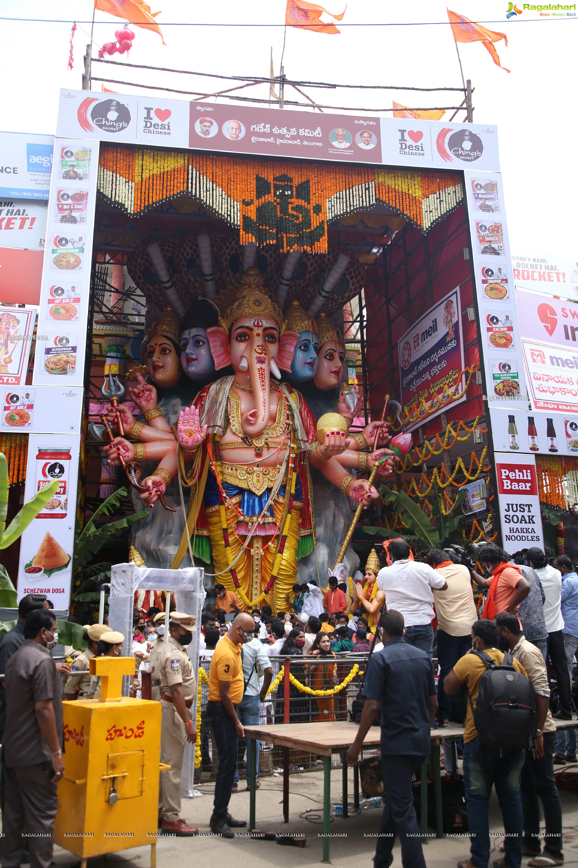 Khairatabad Ganesh 2021 as Shri Panchamuha Rudra Maha Ganapati with the idols Krishna Kali and Kala Nageshwari on Either Side