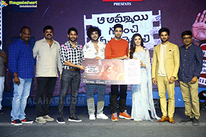 Aa Ammayi Gurinchi Meeku Cheppali Movie Pre-Release Event