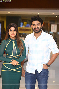 Nenu Meeku Baga Kavalsinavadini Trailer Launch