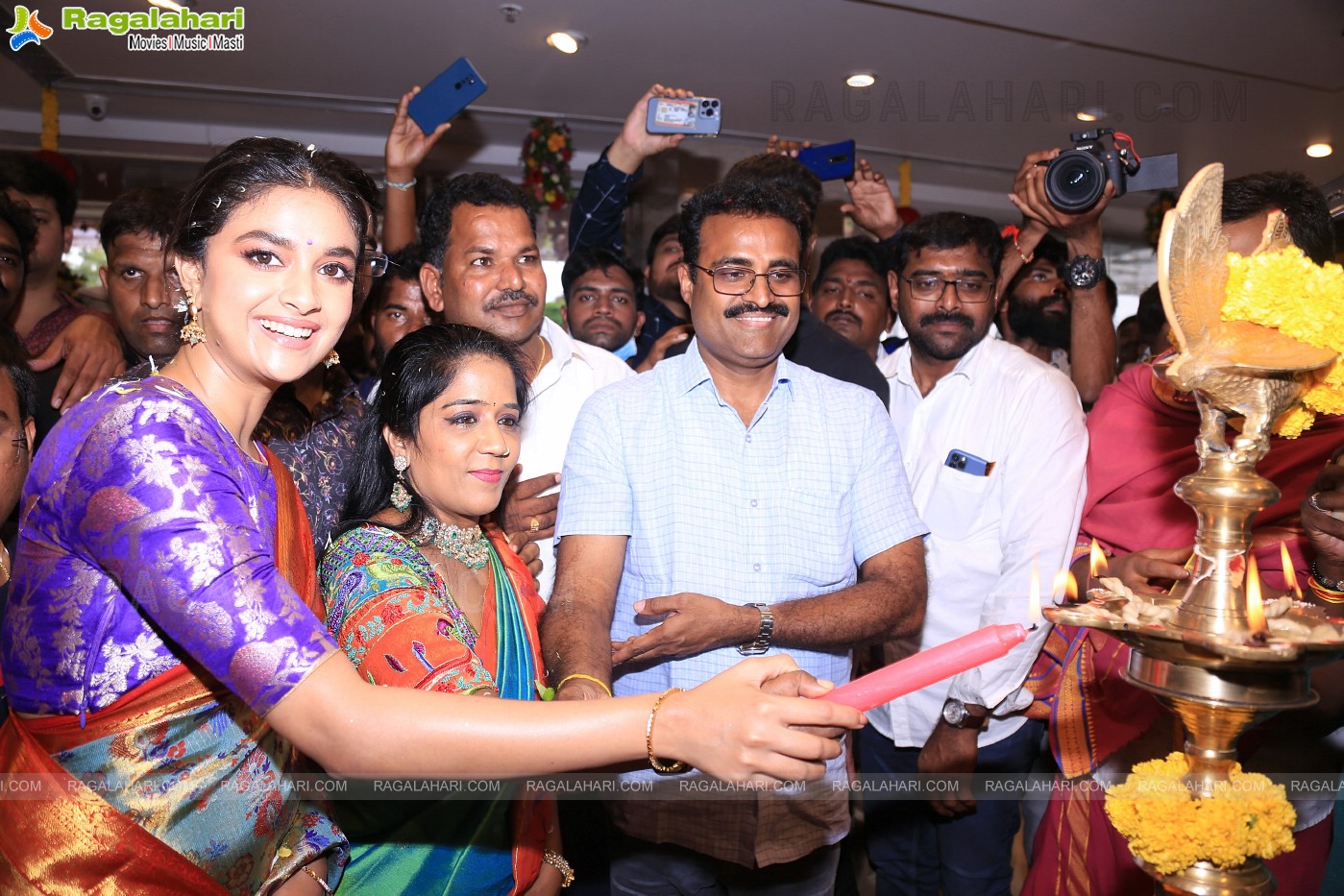 Keerthy Suresh Launches CMR Shopping Mall at Mahbubnagar