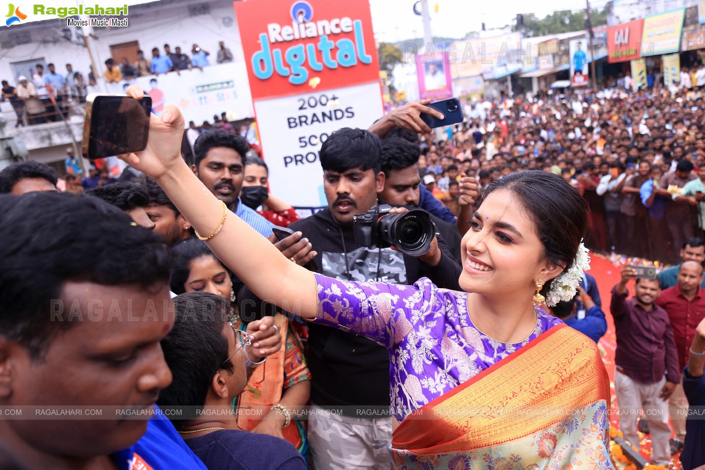 Keerthy Suresh Launches CMR Shopping Mall at Mahbubnagar