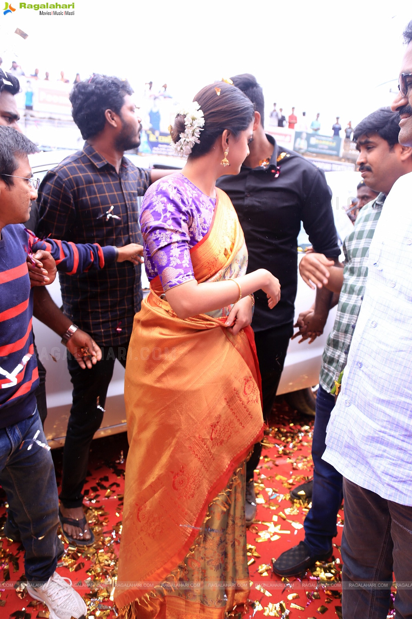 Keerthy Suresh Launches CMR Shopping Mall at Mahbubnagar