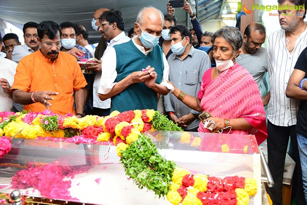 Tollywood Celebs Pay Their Last Respects to Krishnam Raju