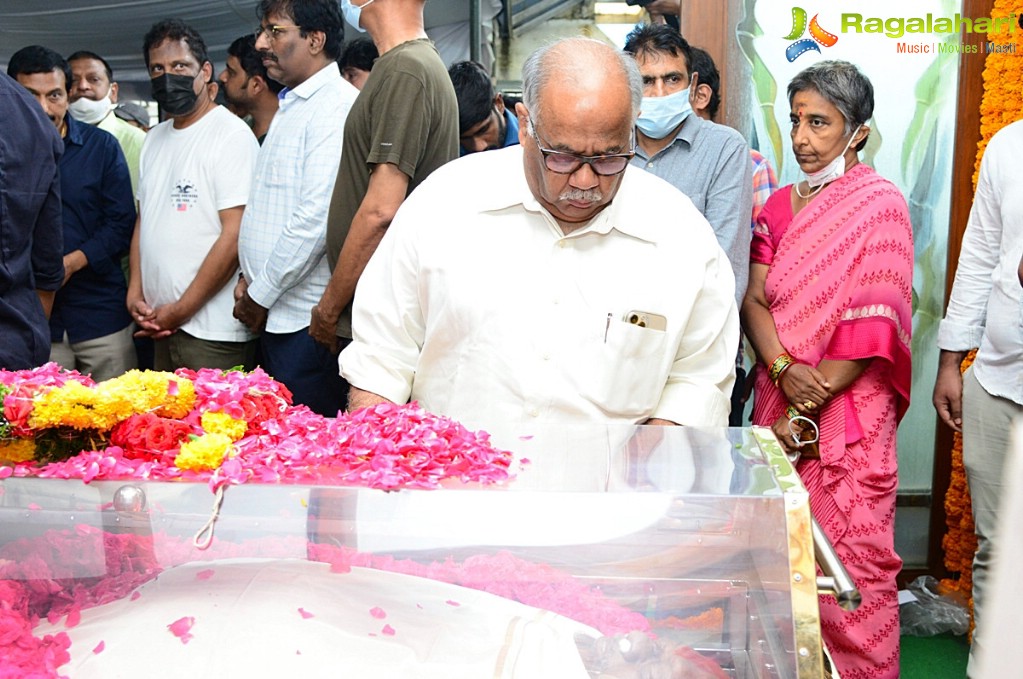 Tollywood Celebs Pay Their Last Respects to Krishnam Raju