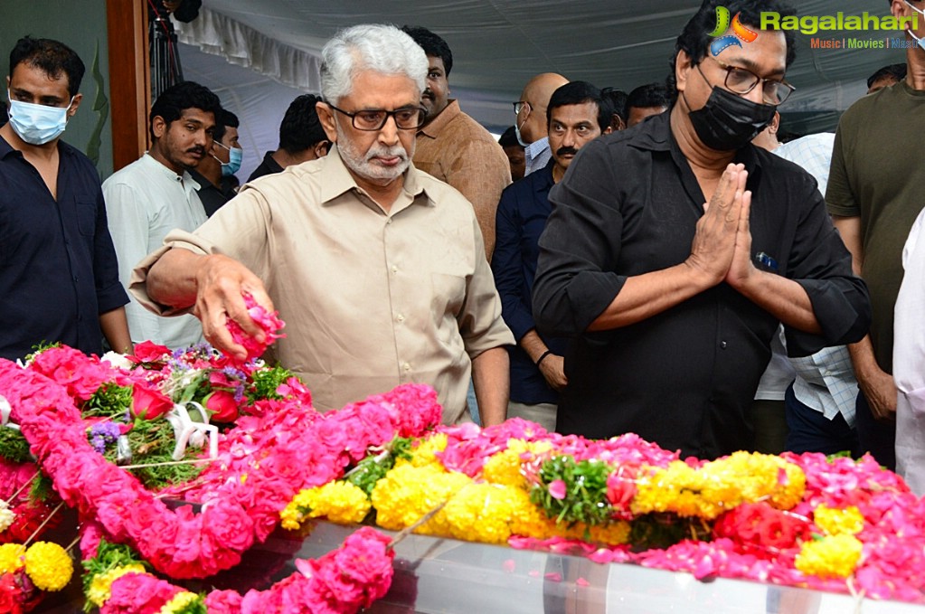 Tollywood Celebs Pay Their Last Respects to Krishnam Raju