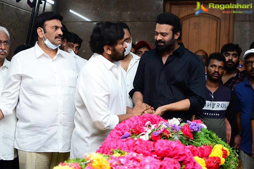 Tollywood Celebs Pay Their Last Respects to Krishnam Raju