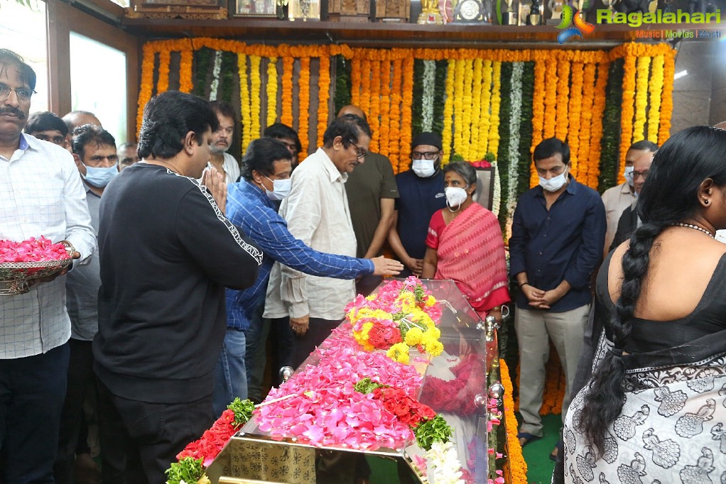 Tollywood Celebs Pay Their Last Respects to Krishnam Raju