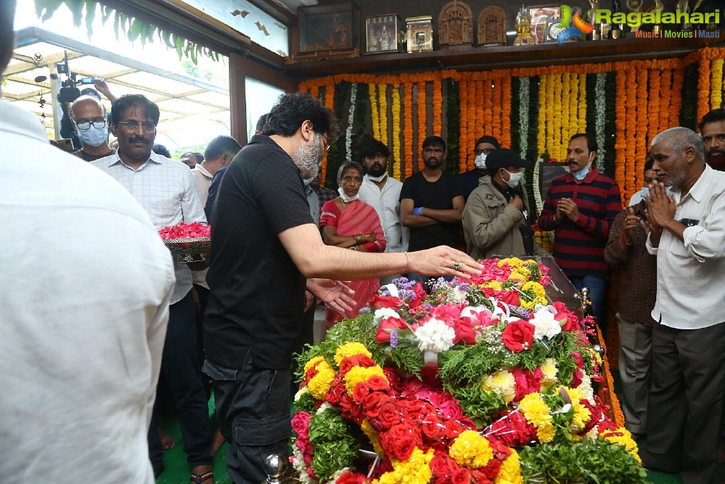 Tollywood Celebs Pay Their Last Respects to Krishnam Raju