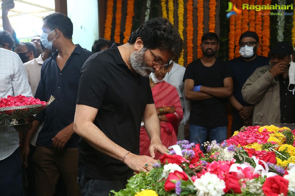 Tollywood Celebs Pay Their Last Respects to Krishnam Raju