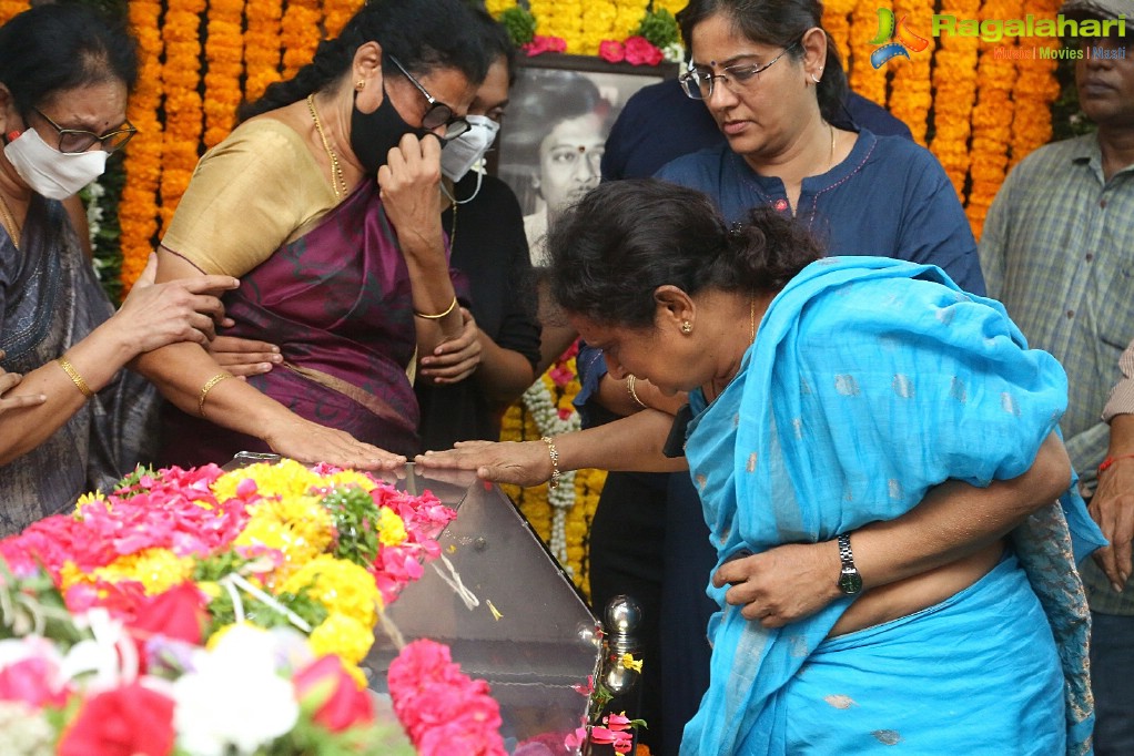 Tollywood Celebs Pay Their Last Respects to Krishnam Raju